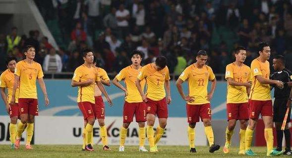 打鼾解说员一句玩笑话揭开国足不行的真相有两人阻止了孩子发展