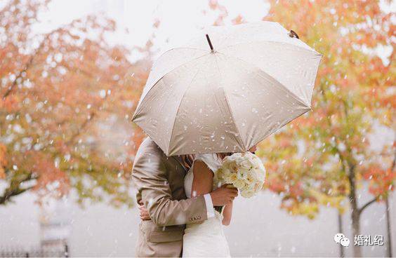 下雨婚纱照不能拍外景吗,苏州拍婚纱照下雨要不要改期