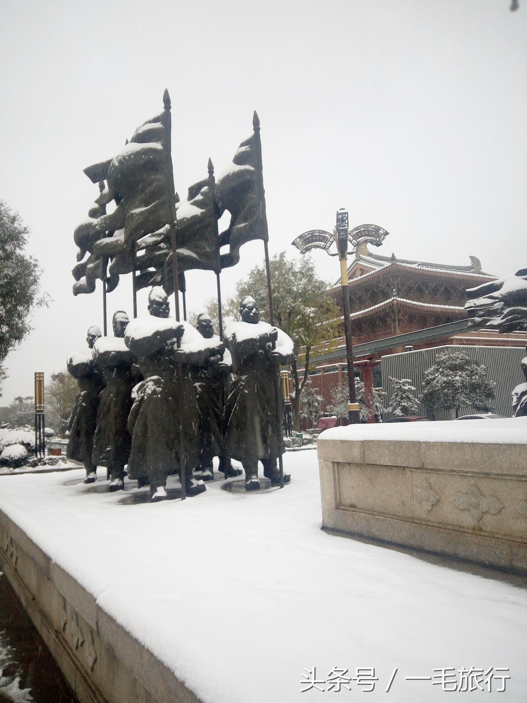 我在西安遇到了雪,第一次接触太空舱的时尚小窝