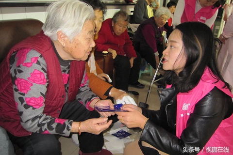 爱心企业为经棚镇敬老院献爱心,爱心企业慰问敬老院新闻报道