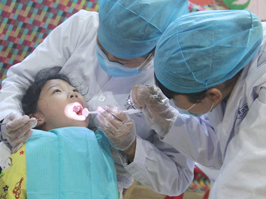 宝宝牙齿问题要从小重视起来,多大的孩子能配合治疗牙齿