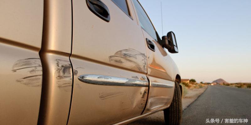 爱车被撞心疼瞬间,心疼爱车被撞