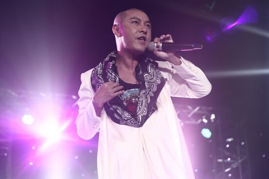 一个被演艺事业耽误的歌神,一个被事业耽误的业余歌手