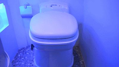 要的就是度假感!奔驰C10C有电视有沙发,有床有洗手间