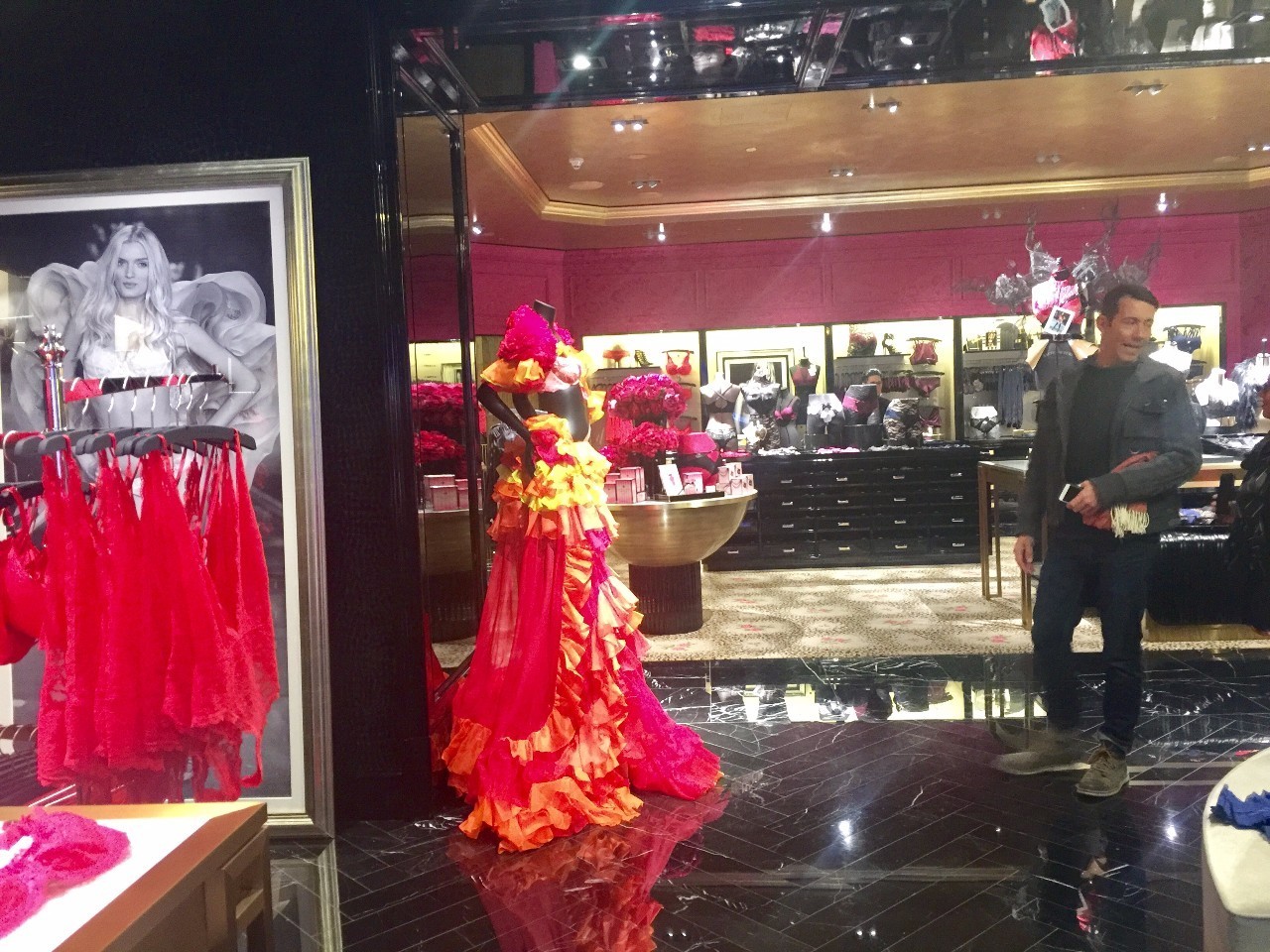 维多利亚的秘密上海有几家店,维多利亚的秘密旗舰店是正品吗