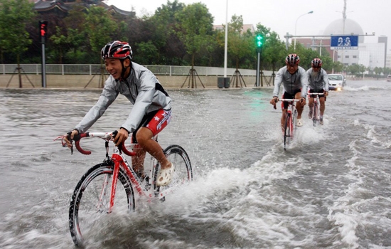 为什么骑自行车膝盖疼,为什么骑自行车膝盖会不舒服