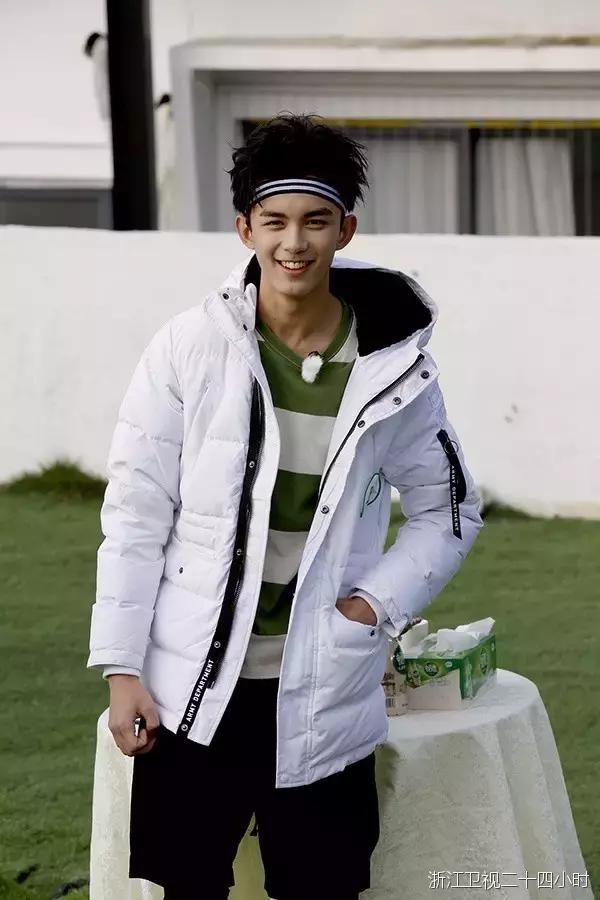 董力说对阿拉蕾一见钟情,阿拉蕾回忆董力当初说的话