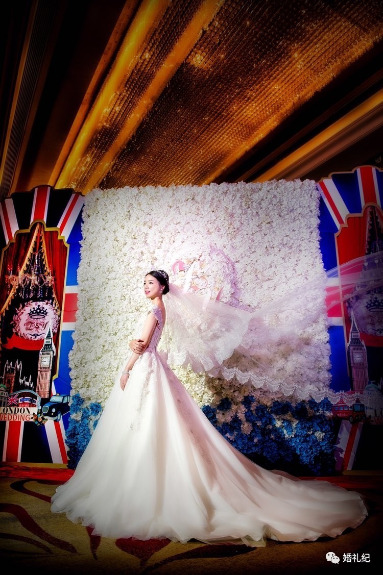 太瘦婚纱撑不起来?她们试完10家店,发现这3个款式最遮骨头