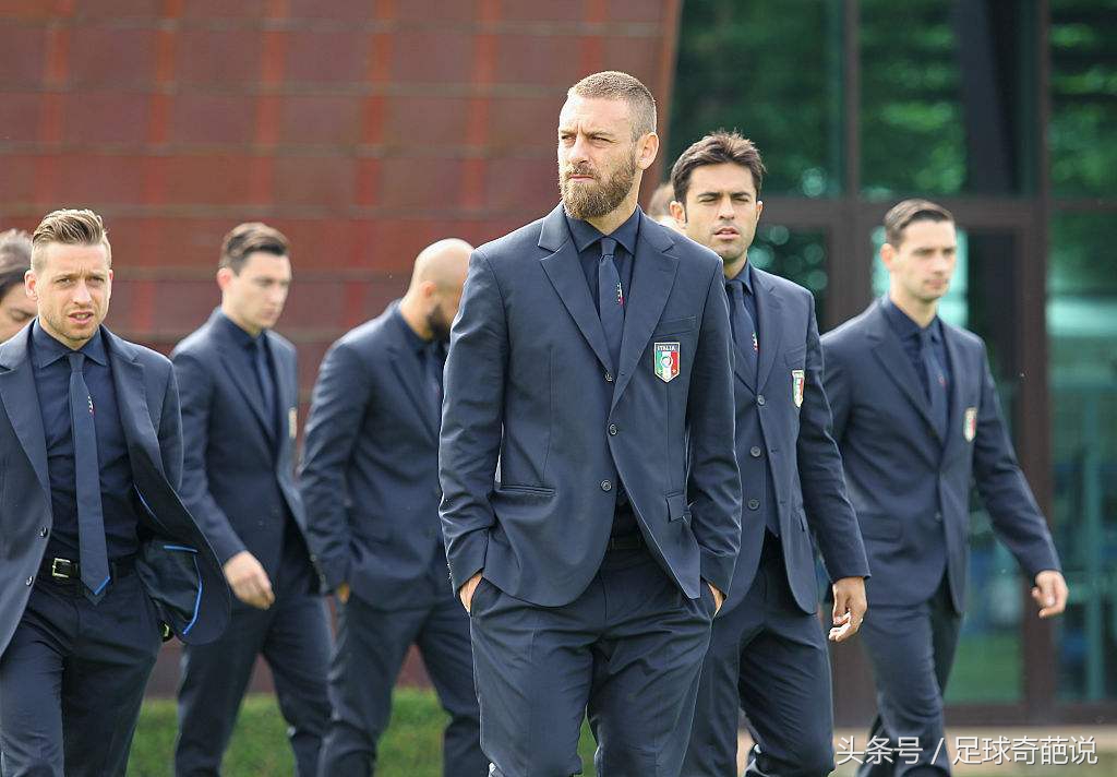 当足球运动员穿上西装堪比男模,足球队的穿西装的谁最帅气