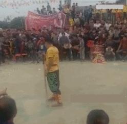 后面的那个小胖子，知道你很可爱，快走开我还要拍照呢！