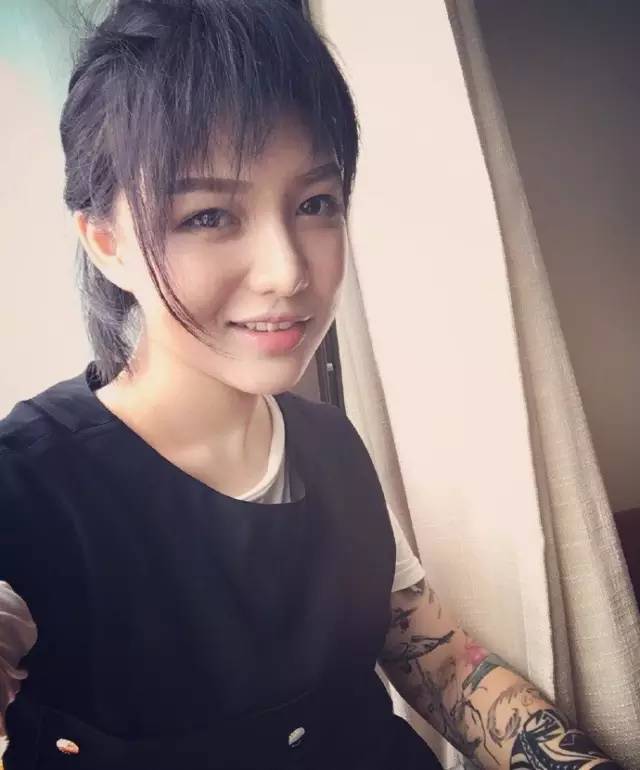 “谁再说纹身是纯装X无意义，我就让老公们去怼住他的嘴”