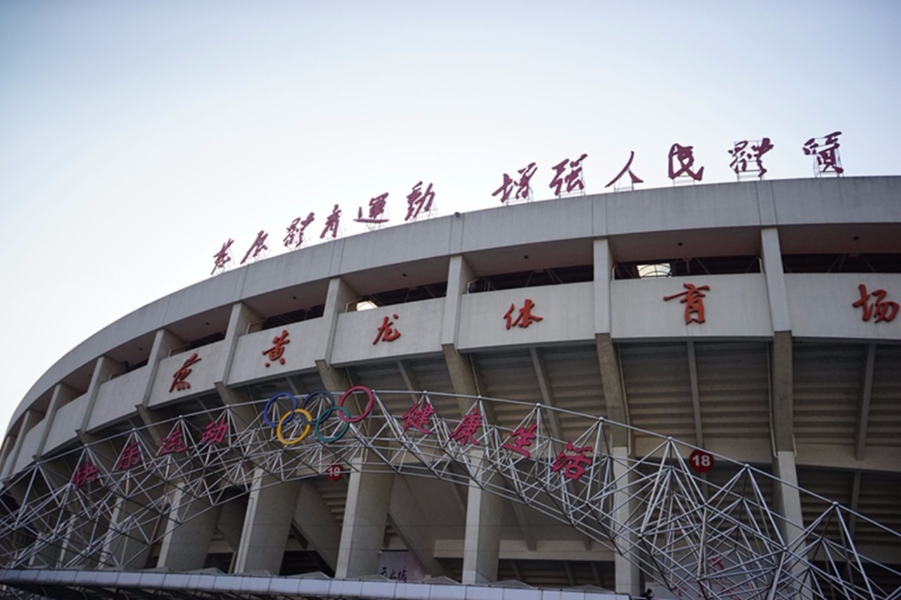 黄龙体育中心跳水馆几米深,黄龙体育馆2019