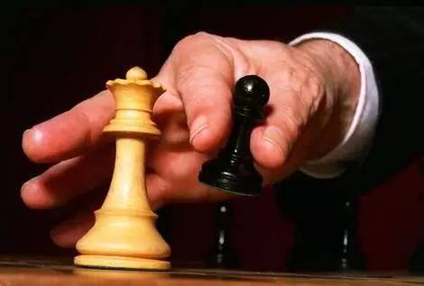 分析酒店运营的过程,酒店应该对员工怎么样