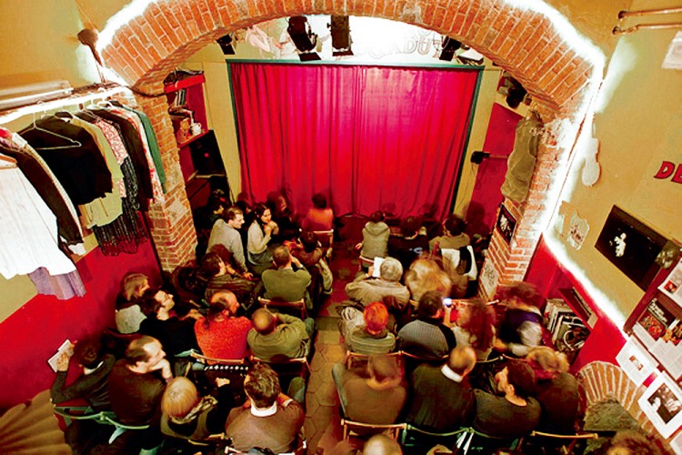 三重心跳曼哈顿多幕剧