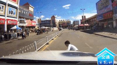 漳州人注意！看到街上的反光锥没？交警蜀黍又有新动作，小电驴你走对路了吗？