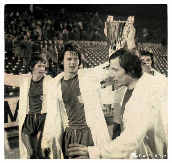 德意志足球最黑暗的年代,东德和西德合并后的足球比赛