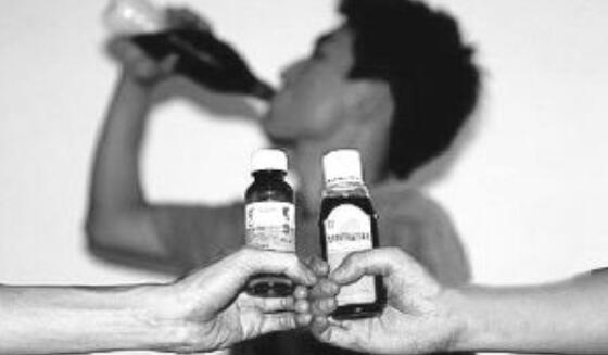 12岁男孩喝止咳糖浆上瘾,小孩喝糖浆上瘾