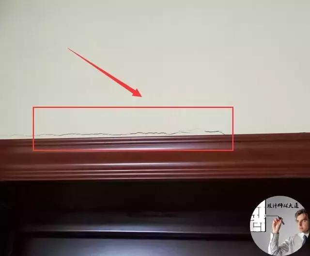 楼顶瓷粉开裂会不会是楼板问题,墙面瓷粉不规则开裂是什么原因