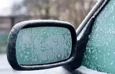 车冻住了怎么快速解冻,雪天车在外面冻住了怎么解冻