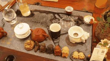 来去不由人聚散皆是缘,往来皆过客天地是知音