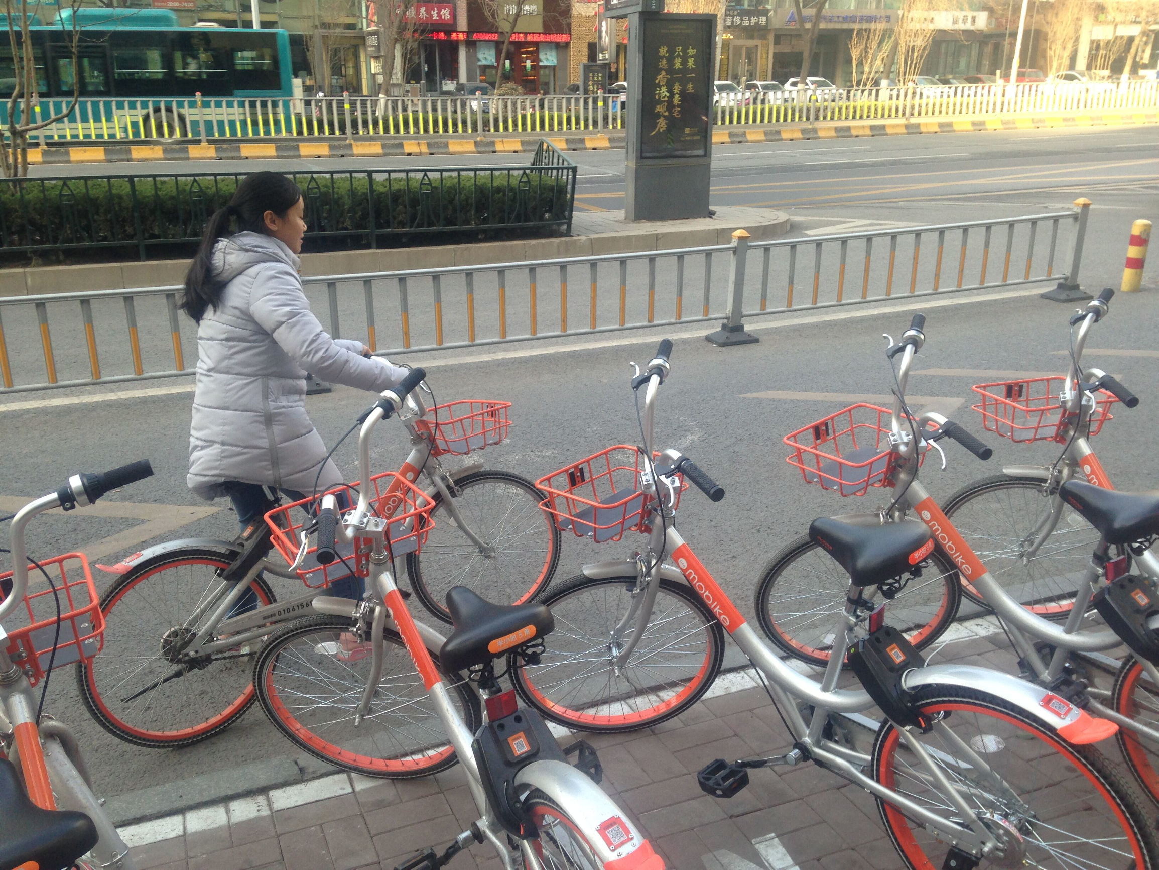 璺竟鐮村潖鎽╂嫓鍗曡溅瑙嗛,鐮村潖鎽╂嫓鍗曡溅璋佺