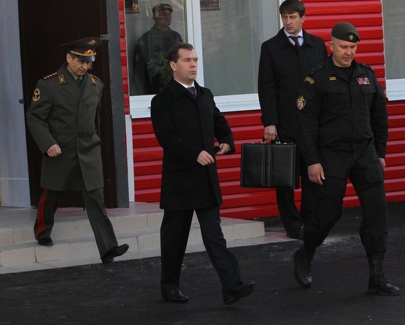 肯尼迪四个问题催生核怪兽，世界安危竟被一个小物件操控