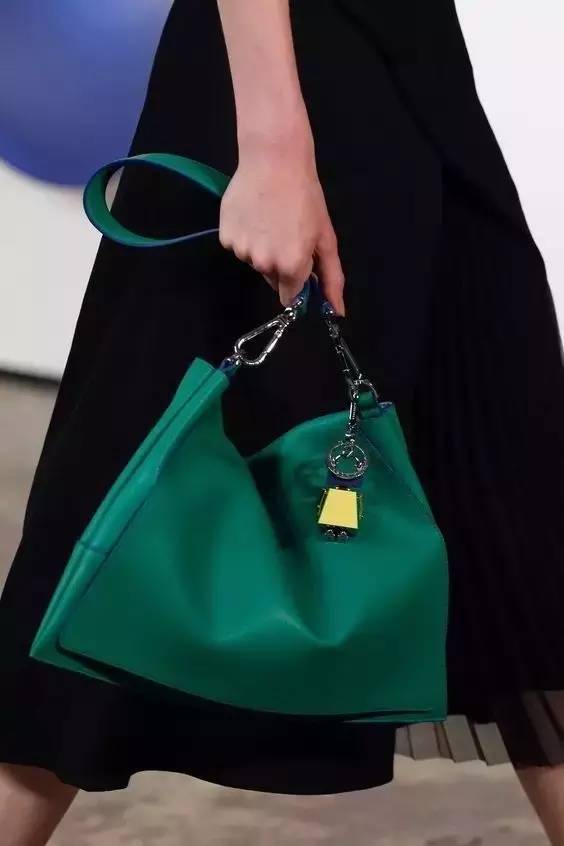 2019年国际流行色配饰,冬季配饰流行色