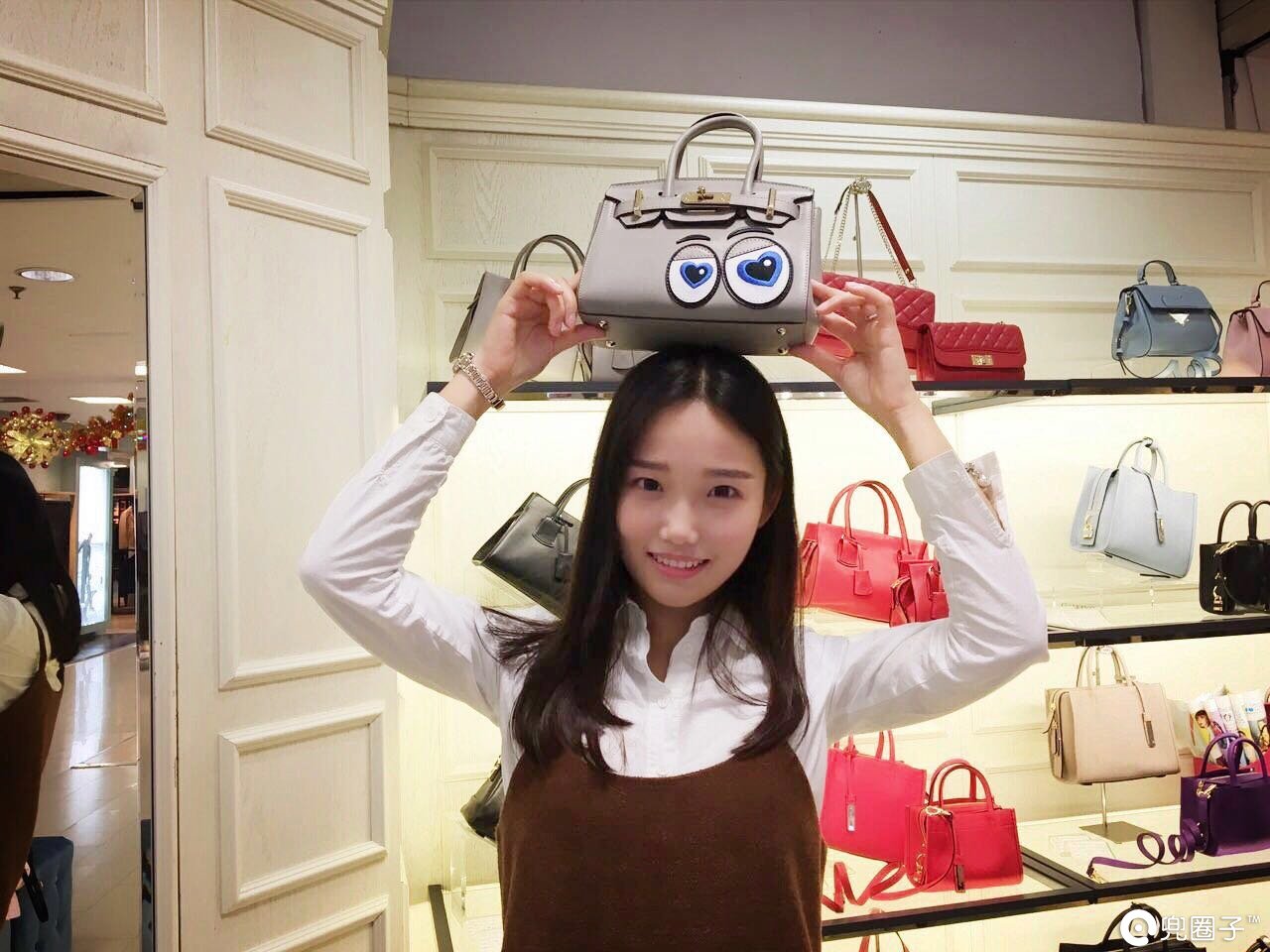 杭州的女生都背什么包,现在女生都在背什么包