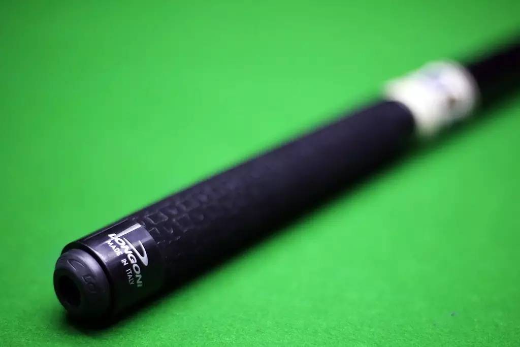 张堃鹏曾用过什么品牌的球杆,世界冠军张堃鹏表演