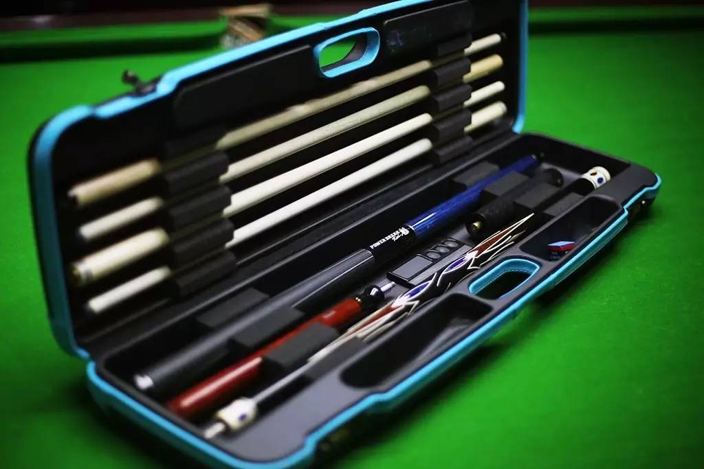 张堃鹏曾用过什么品牌的球杆,世界冠军张堃鹏表演