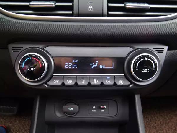 10年现代悦动自动挡试驾视频,北京现代新悦动瑕疵