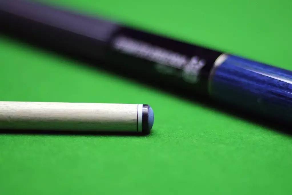 张堃鹏曾用过什么品牌的球杆,世界冠军张堃鹏表演