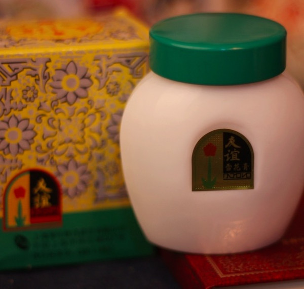 一直有人邀请我回答什么美白护肤的产品，今天就来安利咱国货