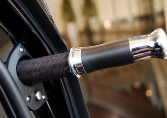 800万劳斯莱斯钱花哪了,劳斯莱斯赠送的伞放在哪里