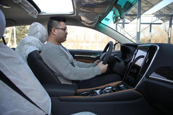 比亚迪秦100油电混合使用感受,比亚迪秦100和秦80怎么区别