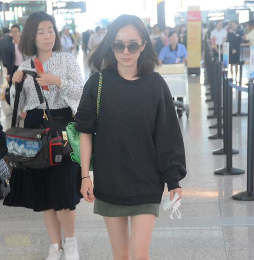 杨幂唐嫣卫衣怎么搭,杨幂唐嫣穿什么裤子好看