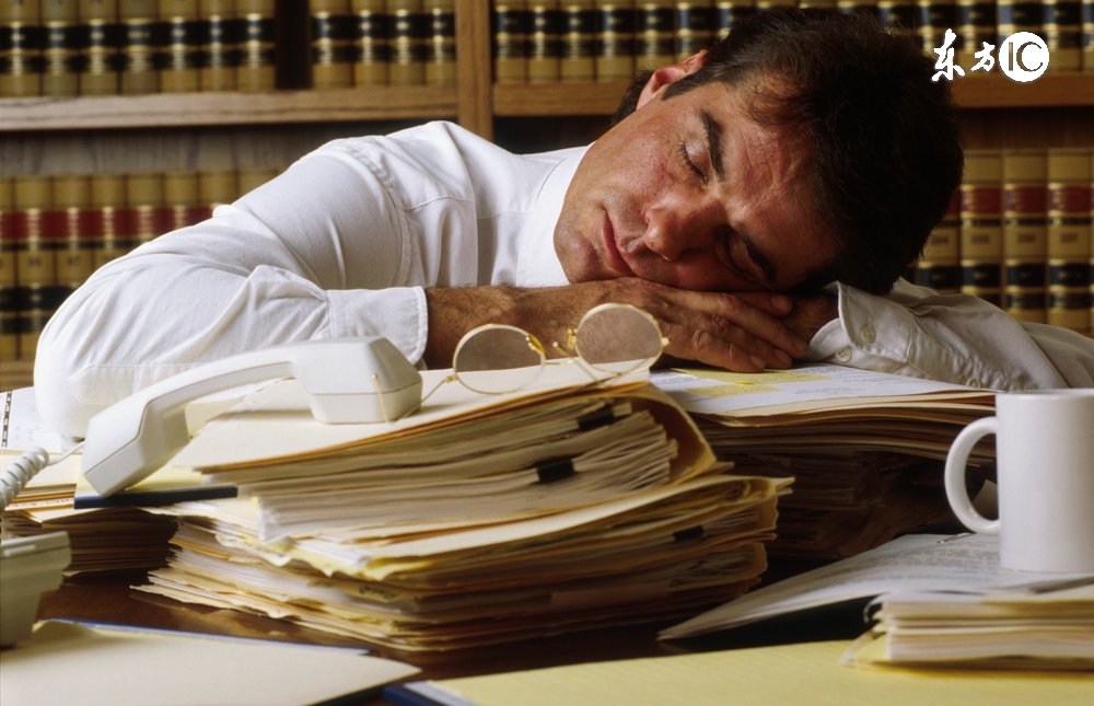 熬夜加班导致皮肤变差,经常熬夜皮肤干燥粗糙