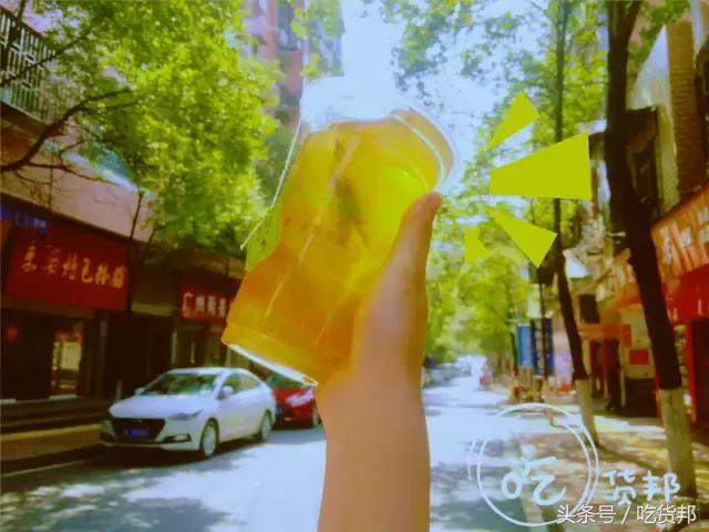 用100元钱吃遍整条小街,用20元吃遍校门口路边摊