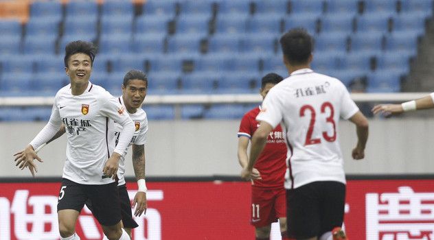 上赛季试训中乙不成，如今这位小将成中超纪录创造者！