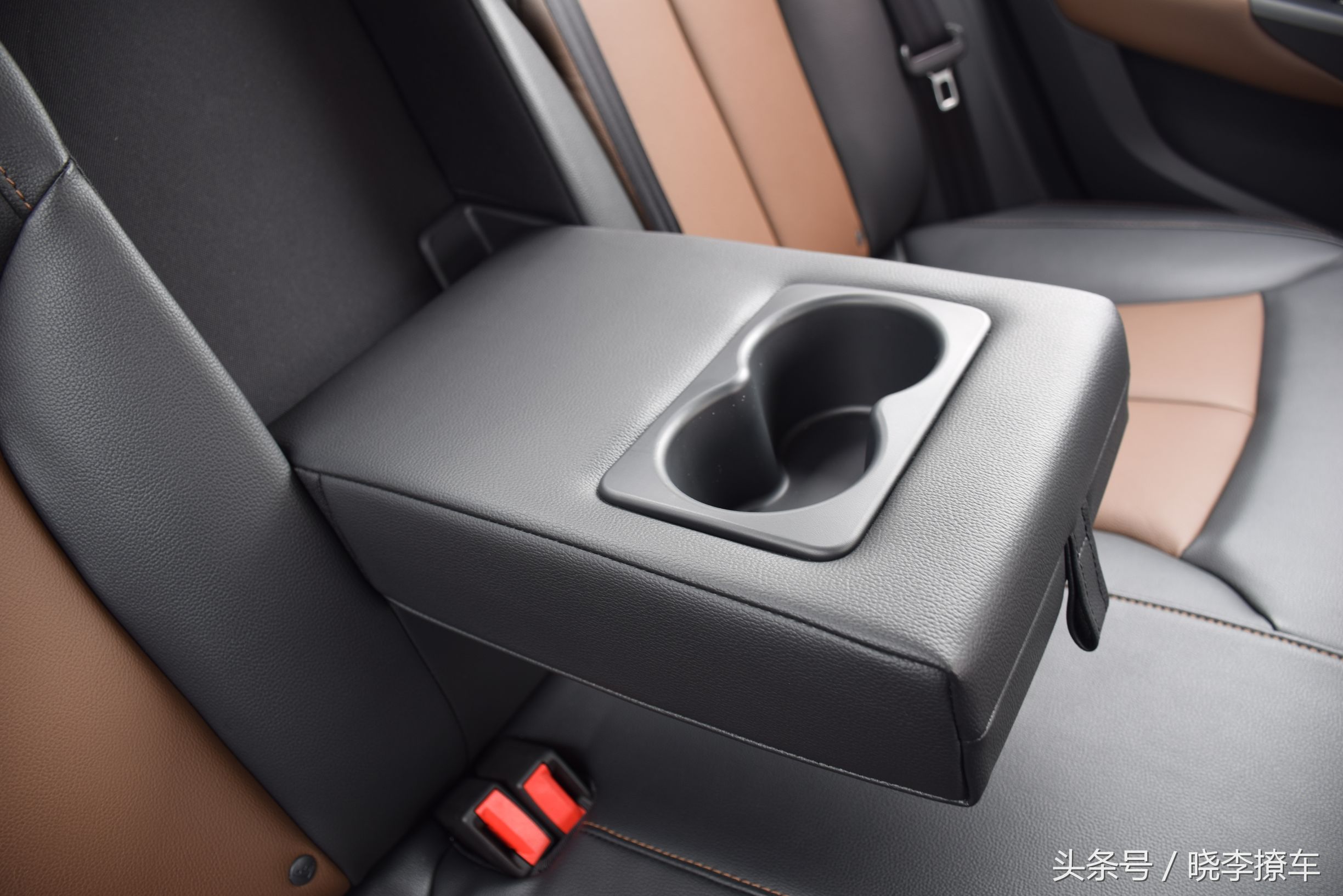 上汽荣威i6提车视频,上汽荣威i6天幕特别版