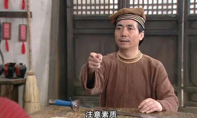 广场舞大妈跳舞把音响给砸了,大妈跳广场舞扰民音响被秀砸