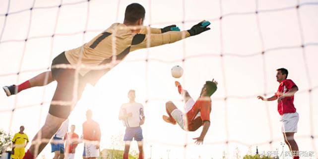足球场上那些永不言败的足球精神,足球的另类魅力远远超过你的想象