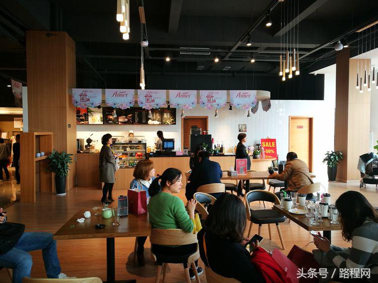 3月8日女神节，黎里古镇和内衣店聚集了一众男神女神？