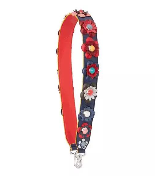 双肩包与斜背包哪种最实用,包治百病时尚百搭软包轻便不累肩