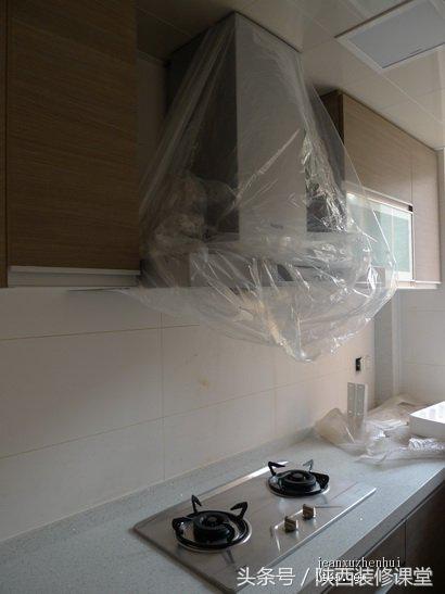 带天井的木头老房子,60平老房子一楼带院子