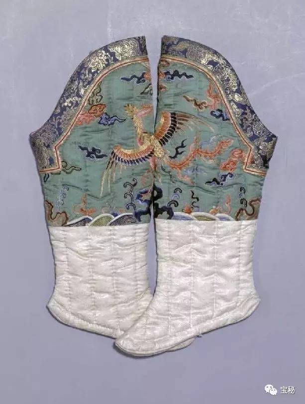 慈禧让太监苦不堪言,太监给慈禧穿袜子