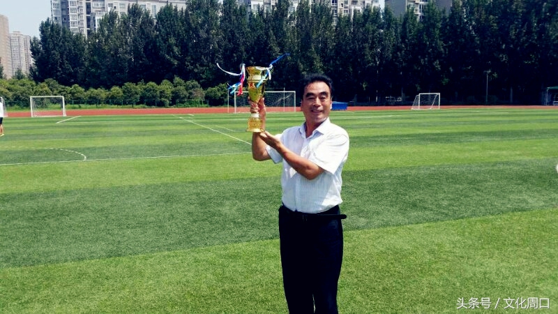 足球进中小学,足球教练员进校园