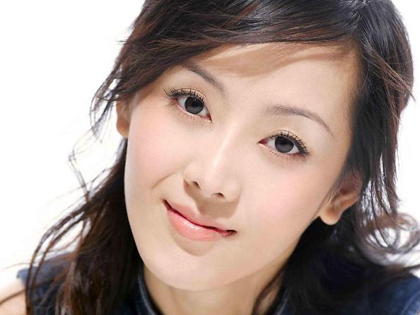 脸上起皮干燥有碎屑该怎样处理,脸上起皮抹什么药膏