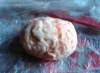 男子杀猪竟收获猪宝,男子杀猪获得猪宝