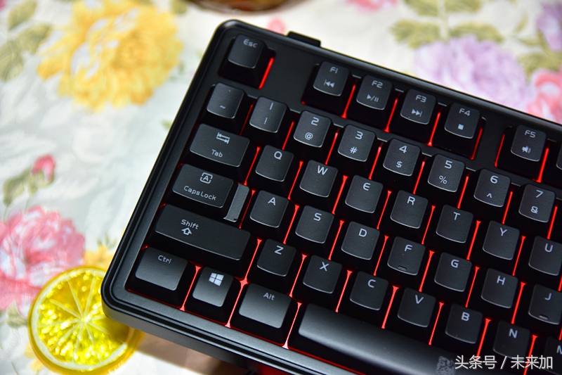 弹指跳动清脆音符，拓荒者MEKAPRO机械键盘青轴版评测